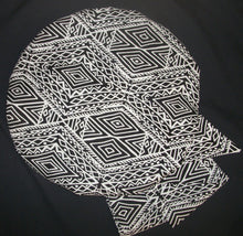 Load image into Gallery viewer, Black and White African Print Head Wrap
