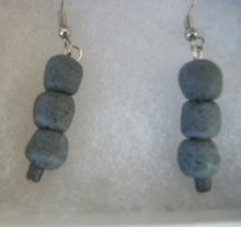 Load image into Gallery viewer, Pearls Earrings
